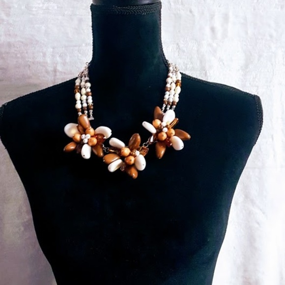 #J5 Brown & White Flower Bead Designed Necklace - Picture 4 of 7
